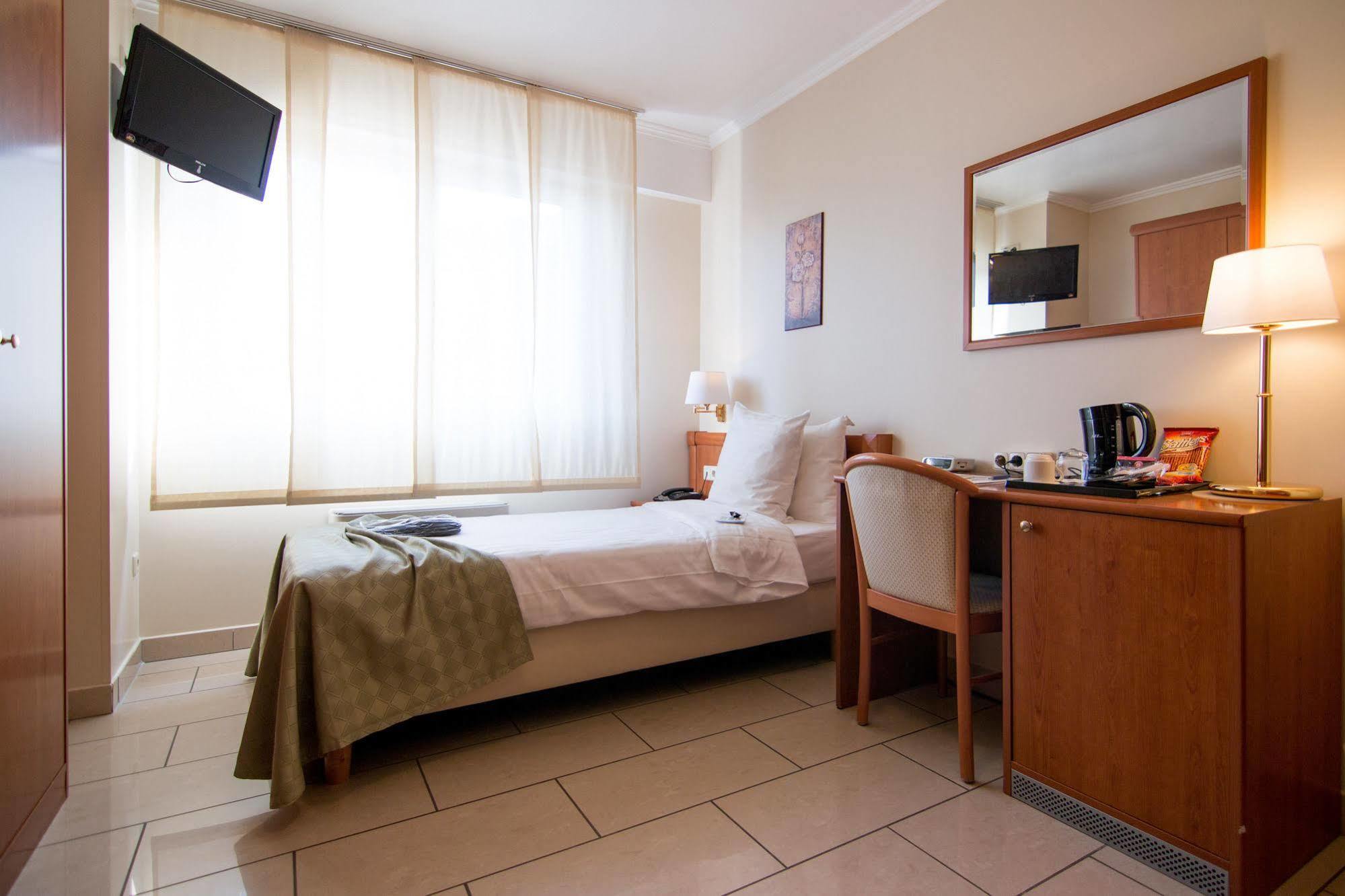 Отель Western Grand Victor Hugo 4*